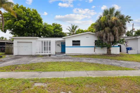 House in Lauderhill, Florida 3 bedrooms, 127.37 sq.m. № 1878518 - photo 1