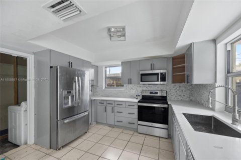 House in Lauderhill, Florida 3 bedrooms, 127.37 sq.m. № 1878518 - photo 8