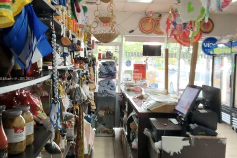 Commercial property in Sweetwater, Florida № 1797496 - photo 10