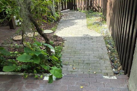 Condominio en alquiler en Miami, Florida, 3 dormitorios, 110.74 m2 № 1951926 - foto 24