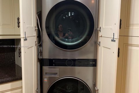 Condominio en alquiler en Miami, Florida, 3 dormitorios, 110.74 m2 № 1951926 - foto 8