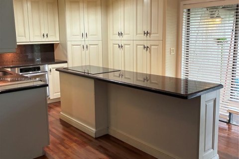 Condominio en alquiler en Miami, Florida, 3 dormitorios, 110.74 m2 № 1951926 - foto 5