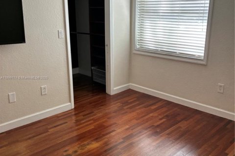 Condominio en alquiler en Miami, Florida, 3 dormitorios, 110.74 m2 № 1951926 - foto 17