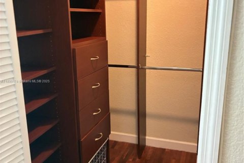 Condominio en alquiler en Miami, Florida, 3 dormitorios, 110.74 m2 № 1951926 - foto 16