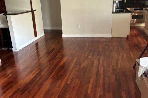 Condominio en alquiler en Miami, Florida, 3 dormitorios, 110.74 m2 № 1951926 - foto 4