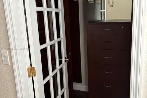 Condominio en alquiler en Miami, Florida, 3 dormitorios, 110.74 m2 № 1951926 - foto 15