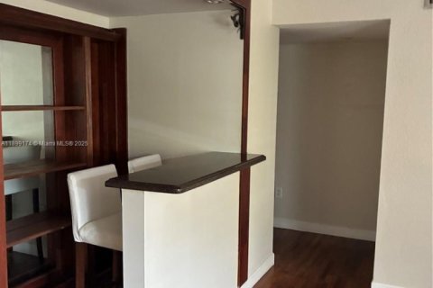 Condominio en alquiler en Miami, Florida, 3 dormitorios, 110.74 m2 № 1951926 - foto 11