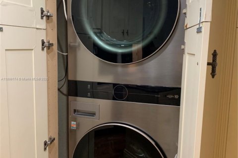 Condominio en alquiler en Miami, Florida, 3 dormitorios, 110.74 m2 № 1951926 - foto 9