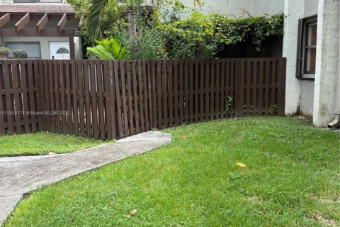 Condominio en alquiler en Miami, Florida, 3 dormitorios, 110.74 m2 № 1951926 - foto 1