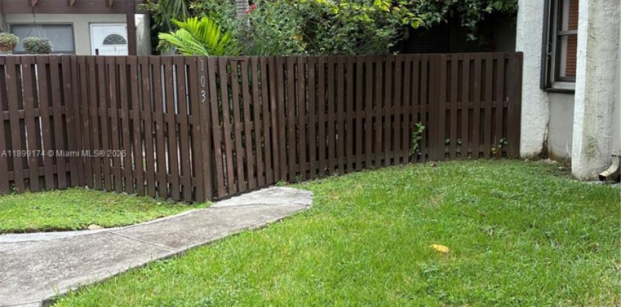 Condominio en Miami, Florida, 3 dormitorios  № 1951926