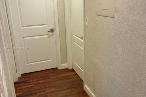 Condominio en alquiler en Miami, Florida, 3 dormitorios, 110.74 m2 № 1951926 - foto 12