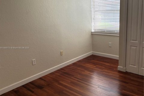 Condominio en alquiler en Miami, Florida, 3 dormitorios, 110.74 m2 № 1951926 - foto 19