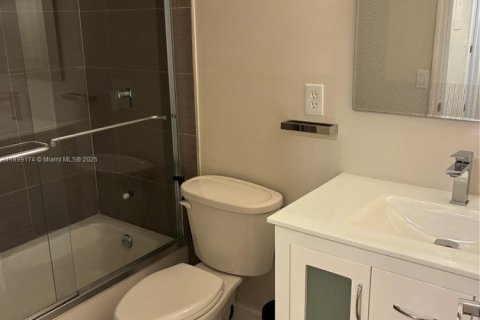 Condominio en alquiler en Miami, Florida, 3 dormitorios, 110.74 m2 № 1951926 - foto 21