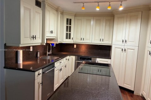 Condominio en alquiler en Miami, Florida, 3 dormitorios, 110.74 m2 № 1951926 - foto 6