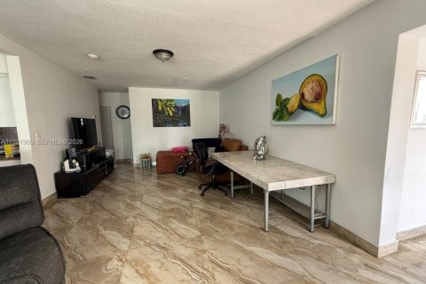 Villa ou maison à vendre à Hialeah, Floride: 3 chambres, 113.9 m2 № 2052560 - photo 16