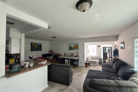 Villa ou maison à vendre à Hialeah, Floride: 3 chambres, 113.9 m2 № 2052560 - photo 14