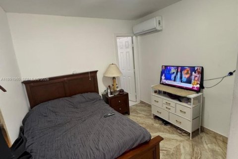 Villa ou maison à vendre à Hialeah, Floride: 3 chambres, 113.9 m2 № 2052560 - photo 26