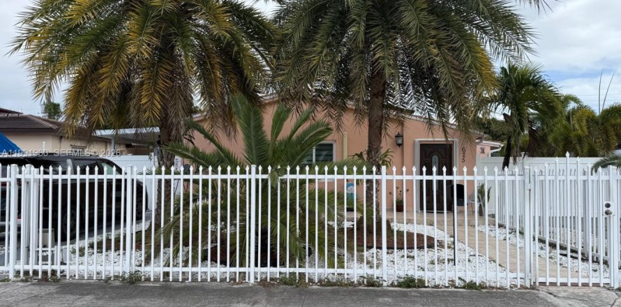 Villa ou maison à Hialeah, Floride 3 chambres, 113.9 m2 № 2052560