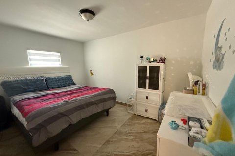Villa ou maison à vendre à Hialeah, Floride: 3 chambres, 113.9 m2 № 2052560 - photo 12