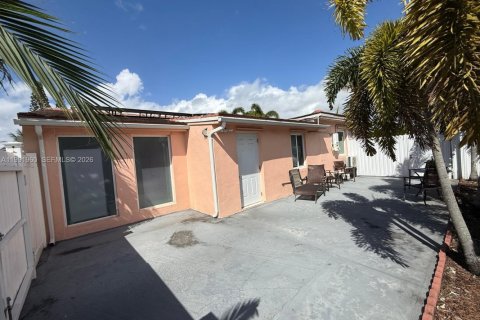 Villa ou maison à vendre à Hialeah, Floride: 3 chambres, 113.9 m2 № 2052560 - photo 19