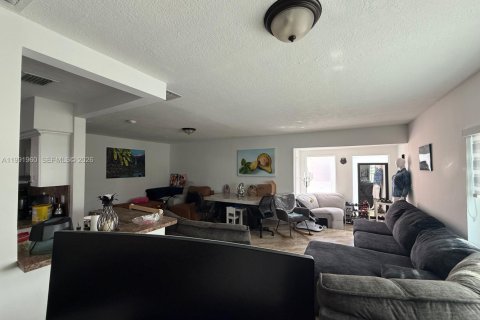Villa ou maison à vendre à Hialeah, Floride: 3 chambres, 113.9 m2 № 2052560 - photo 15
