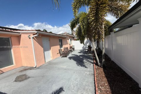 Villa ou maison à vendre à Hialeah, Floride: 3 chambres, 113.9 m2 № 2052560 - photo 21