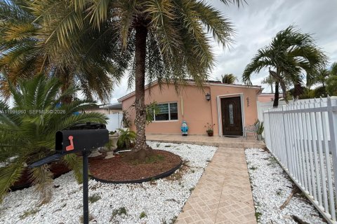 Villa ou maison à vendre à Hialeah, Floride: 3 chambres, 113.9 m2 № 2052560 - photo 3
