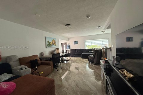 Villa ou maison à vendre à Hialeah, Floride: 3 chambres, 113.9 m2 № 2052560 - photo 4