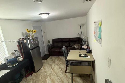 Villa ou maison à vendre à Hialeah, Floride: 3 chambres, 113.9 m2 № 2052560 - photo 23