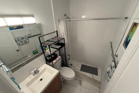Villa ou maison à vendre à Hialeah, Floride: 3 chambres, 113.9 m2 № 2052560 - photo 11