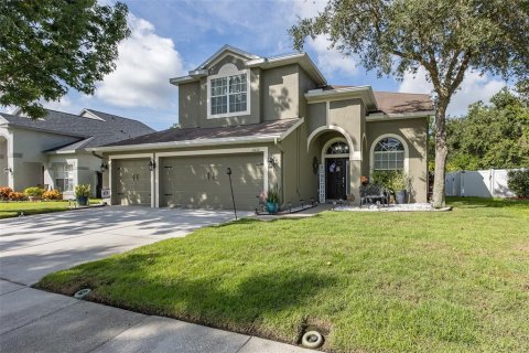 Casa en venta en New Port Richey, Florida, 5 dormitorios, 244.8 m2 № 1841786 - foto 1