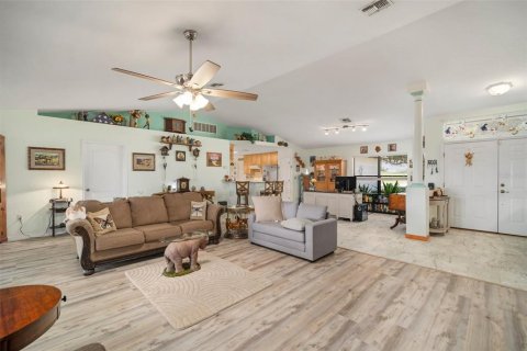 House in Spring Hill, Florida 3 bedrooms, 214.98 sq.m. № 2111851 - photo 7
