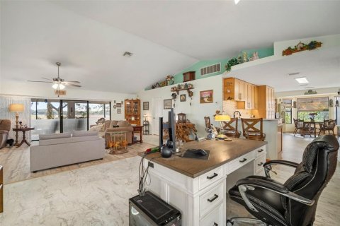 House in Spring Hill, Florida 3 bedrooms, 214.98 sq.m. № 2111851 - photo 8