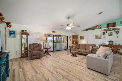House in Spring Hill, Florida 3 bedrooms, 214.98 sq.m. № 2111851 - photo 5