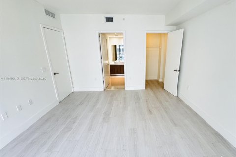 Condo in Miami, Florida, 1 bedroom  № 2004842 - photo 6