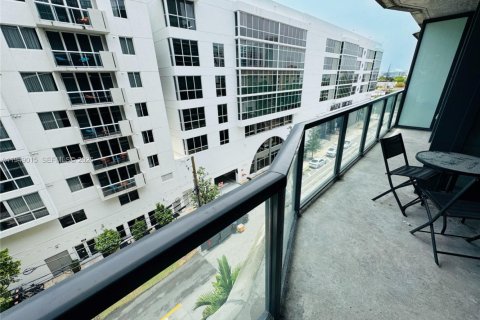 Condo in Miami, Florida, 1 bedroom  № 2004842 - photo 9