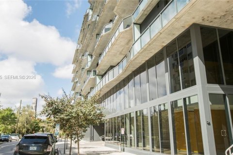 Condo in Miami, Florida, 1 bedroom  № 2004842 - photo 11