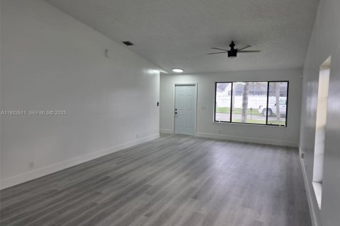 Купить виллу или дом в Санрайз, Флорида 3 спальни, 158.03м2, № 1966753 - фото 3