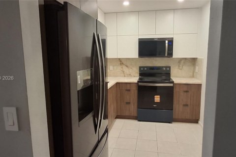 Apartment in Hollywood, Florida 1 bedroom, 77.11 sq.m. № 2282473 - photo 2