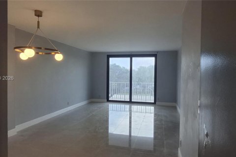 Apartment in Hollywood, Florida 1 bedroom, 77.11 sq.m. № 2282473 - photo 3