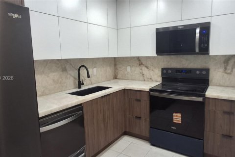 Apartment in Hollywood, Florida 1 bedroom, 77.11 sq.m. № 2282473