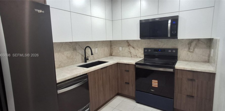 Apartment in Hollywood, Florida 1 bedroom, 77.11 sq.m. № 2282473