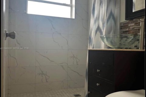 House in Miami, Florida 2 bedrooms № 2003682 - photo 12