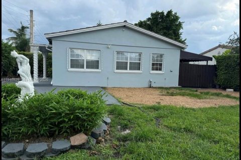 House in Miami, Florida 2 bedrooms № 2003682 - photo 5