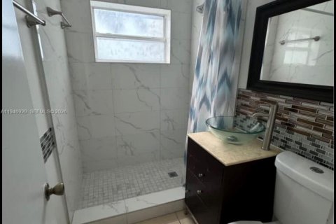 House in Miami, Florida 2 bedrooms № 2003682 - photo 13