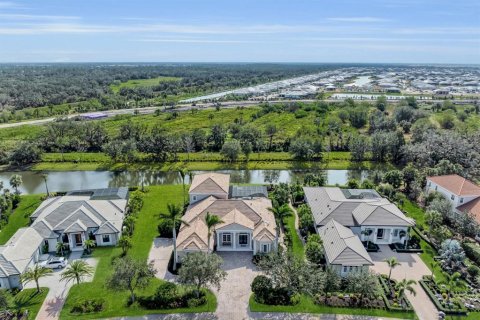 House in Sarasota, Florida 4 bedrooms, 479.28 sq.m. № 1548608 - photo 1