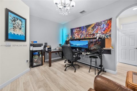 Villa ou maison à louer à Homestead, Floride: 5 chambres, 343.37 m2 № 2049265 - photo 21