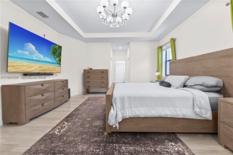 Villa ou maison à louer à Homestead, Floride: 5 chambres, 343.37 m2 № 2049265 - photo 28