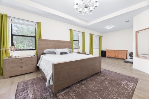 Villa ou maison à louer à Homestead, Floride: 5 chambres, 343.37 m2 № 2049265 - photo 26