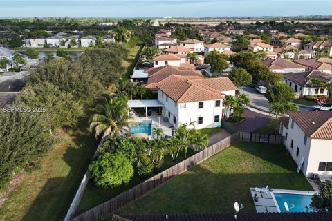 Villa ou maison à louer à Homestead, Floride: 5 chambres, 343.37 m2 № 2049265 - photo 5